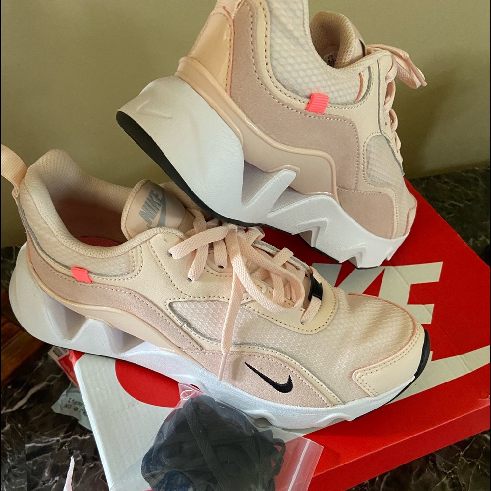 Women’s Nike RYZ Shoes